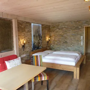 Appartement Gaestehaus Guggomos 